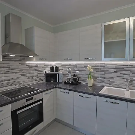 Apartment Strelitzia Karavádhos