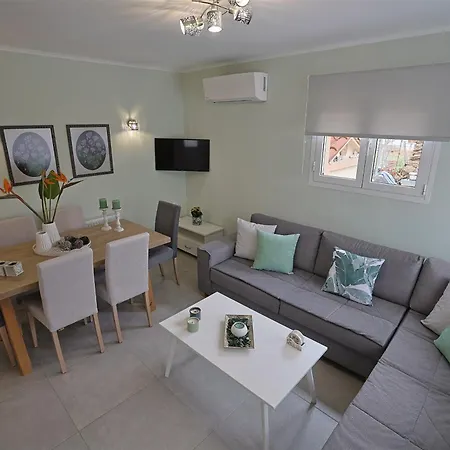 Strelitzia Apartment