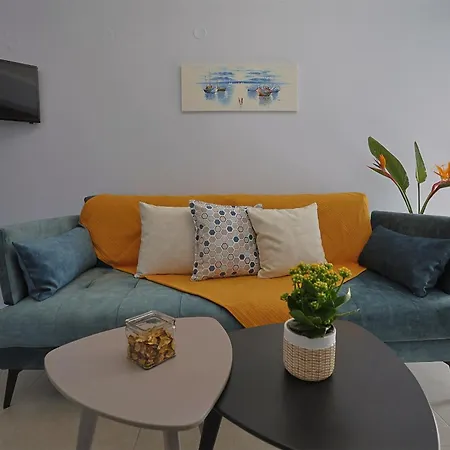 Strelitzia Apartment