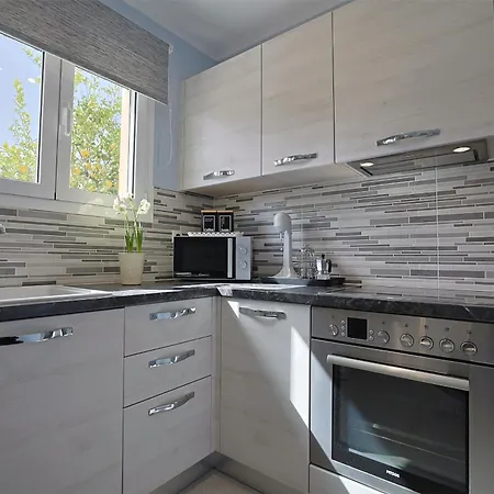 Strelitzia Apartment *