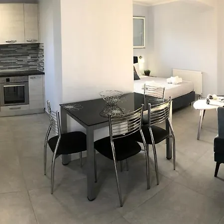 Strelitzia アパート